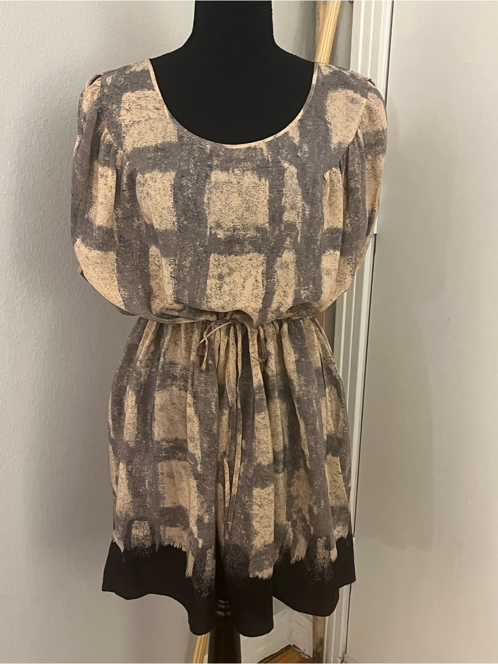 Dil by Anthropologie 100% Silk Tie Waist Shift Dress Scoop Neck 12